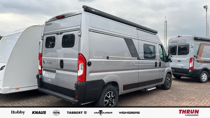 Schräg Hinten Knaus BoxLife 600 MQ Platinum Selection *2026*vielAusstattung*140PS*