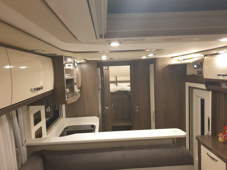 Fahrzeugbild Phoenix MaXi-Alkoven Iveco 7900 QRSL Retarder, Hubstützen, hydraul #7
