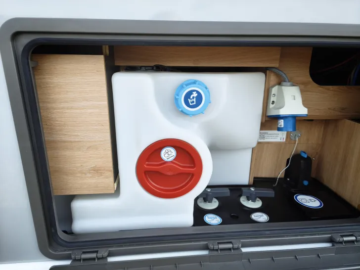 Fahrzeugbild Knaus L!VE WAVE 700 MEG Platinum Selection #32