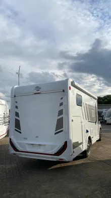 Schräg Hinten Carado T 338 pro + ohne Hubbett