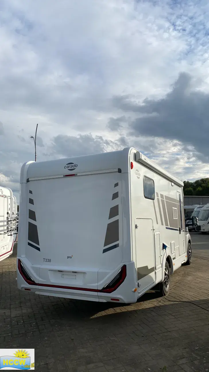 Schräg Hinten Carado T 338 pro + ohne Hubbett