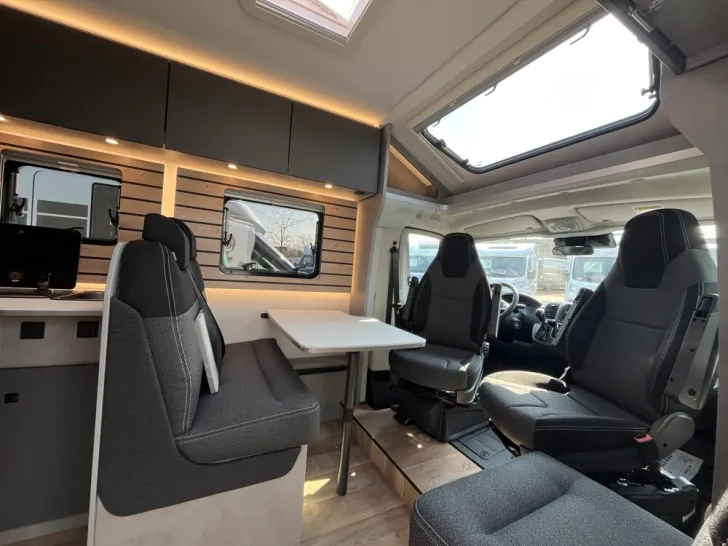 Fahrzeugbild Crosscamp EXPDN T 7.4 E Peugeot #8