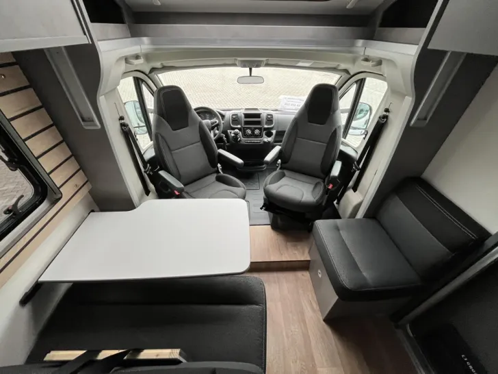 Fahrzeugbild Crosscamp EXPDN 7.0 E Peugeot #3