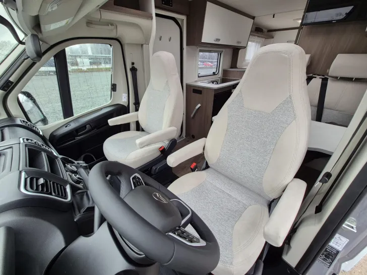 Fahrzeugbild Carado V 337 Mietwagen günstig abzugeben #8