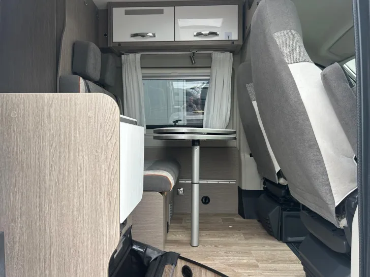 Fahrzeugbild Pössl D-Line 2Win Plus MöbelElegance, Wohnwelt Silver #4