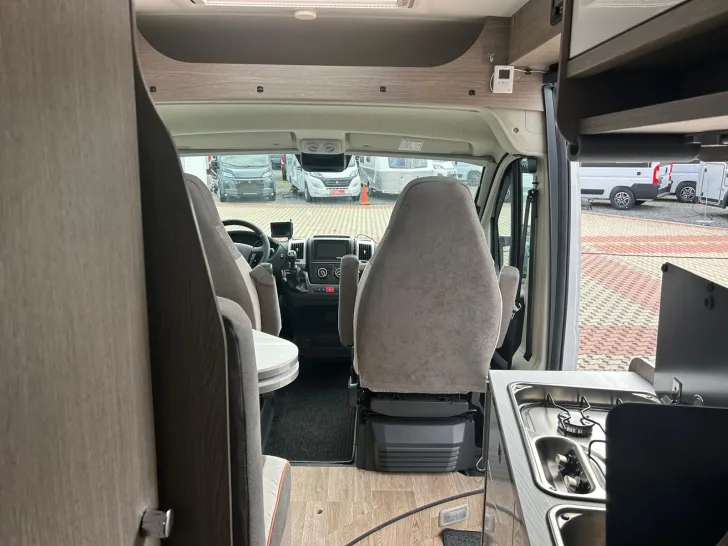 Fahrzeugbild Pössl D-Line 2Win Plus MöbelElegance, Wohnwelt Silver #11