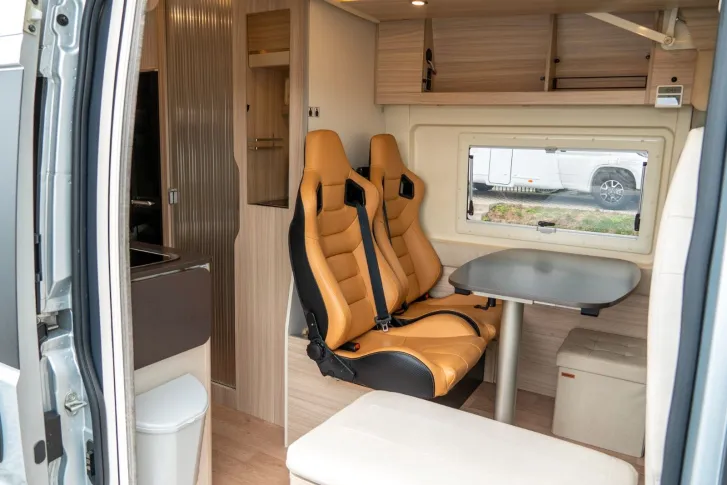 Fahrzeugbild Dreamer Camper Family Van Five by Rapido *Etagenbetten* #8