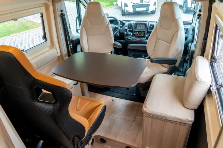 Fahrzeugbild Dreamer Camper Family Van Five by Rapido *Etagenbetten* #13