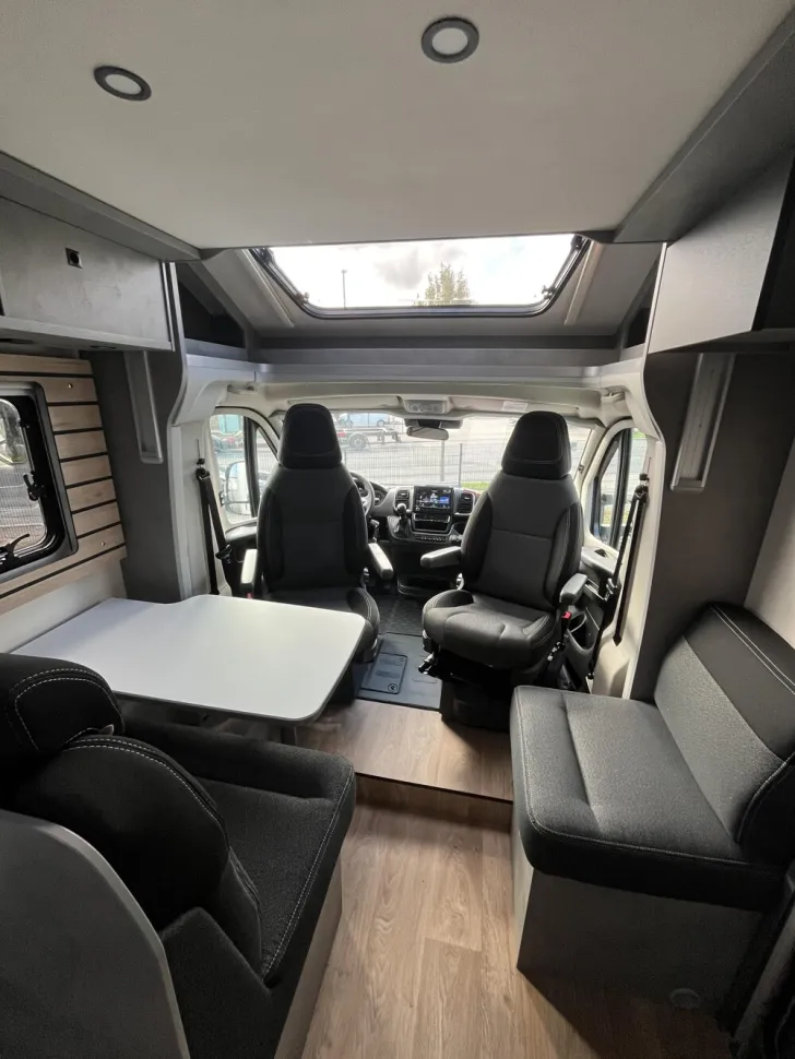 Fahrzeugbild Crosscamp EXPDN 7.0 E Peugeot #8