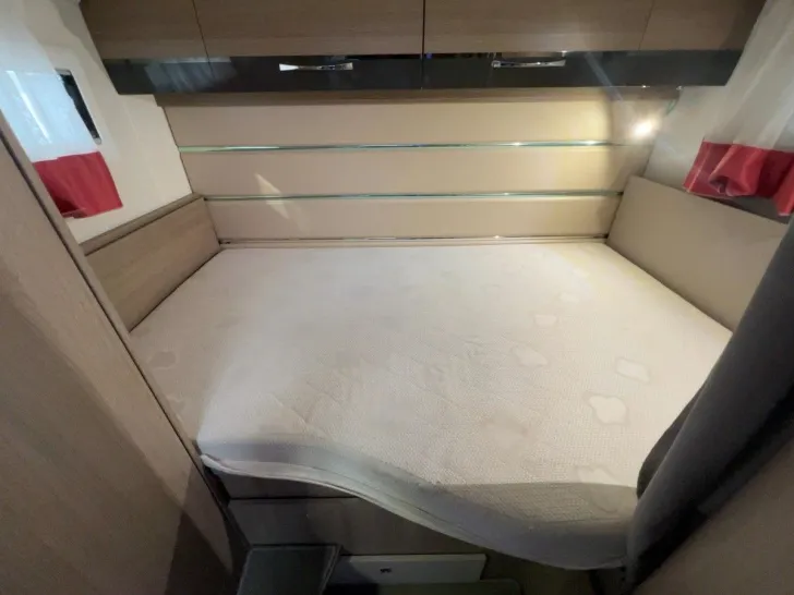 Fahrzeugbild Challenger Genesis C194 Festbett Garage Markise TRUMA #11