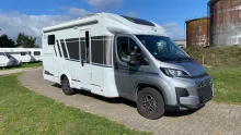 Schräg Vorne Carado T 328 pro+ Hubbett + Automatik