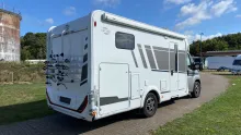 Schräg Hinten Carado T 328 pro+ Hubbett + Automatik