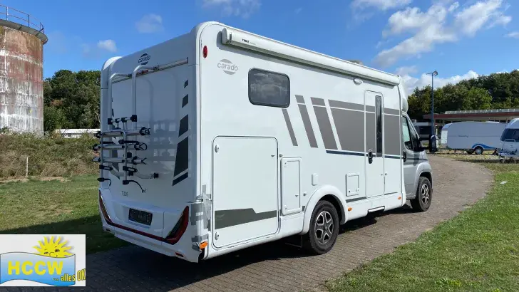 Schräg Hinten Carado T 328 pro+ Hubbett + Automatik
