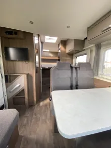 Sicht vorne-hinten Carado T 328 pro+ Hubbett + Automatik