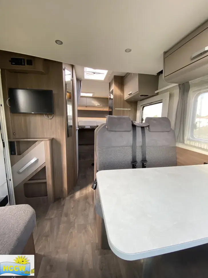 Sicht vorne-hinten Carado T 328 pro+ Hubbett + Automatik