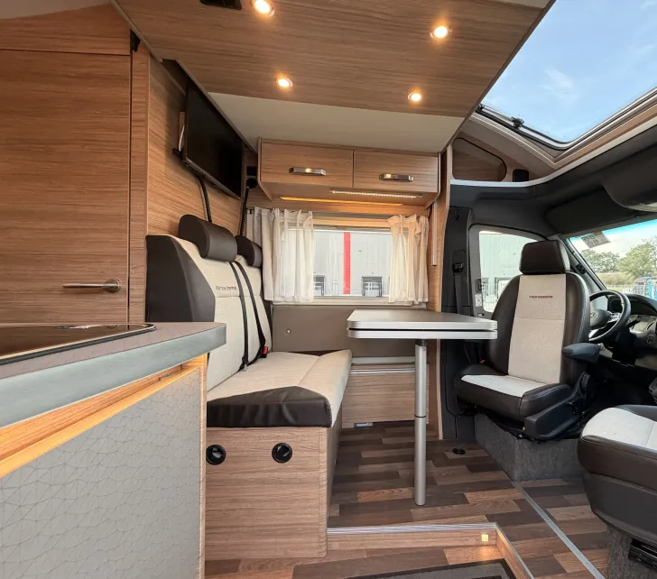 Fahrzeugbild Weinsberg CaraCompact EDITION PEPPER Suite 640 MEG 170PS Autom. ISOFIX #5