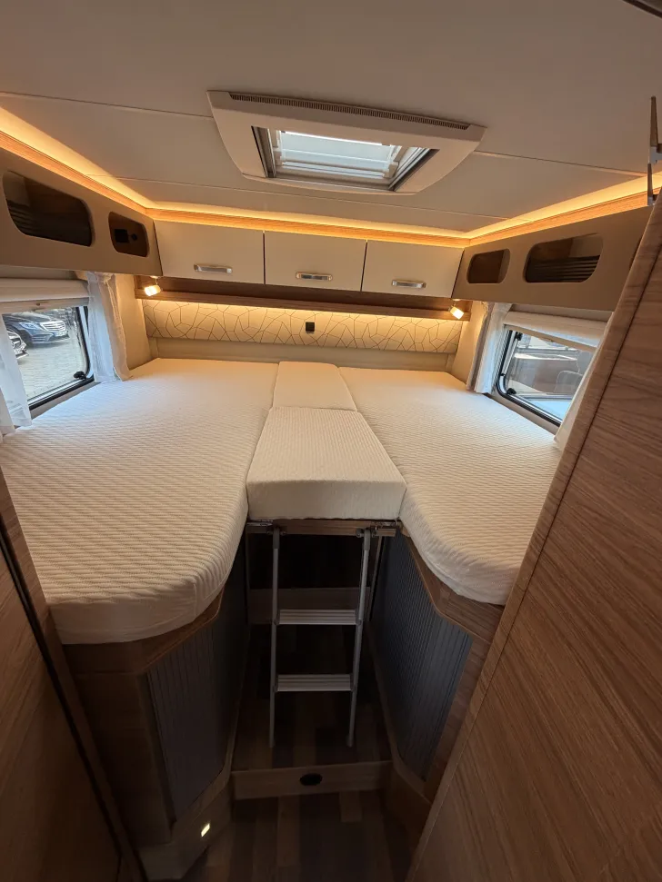 Fahrzeugbild Weinsberg CaraCompact EDITION PEPPER Suite 640 MEG 170PS Autom. ISOFIX #10