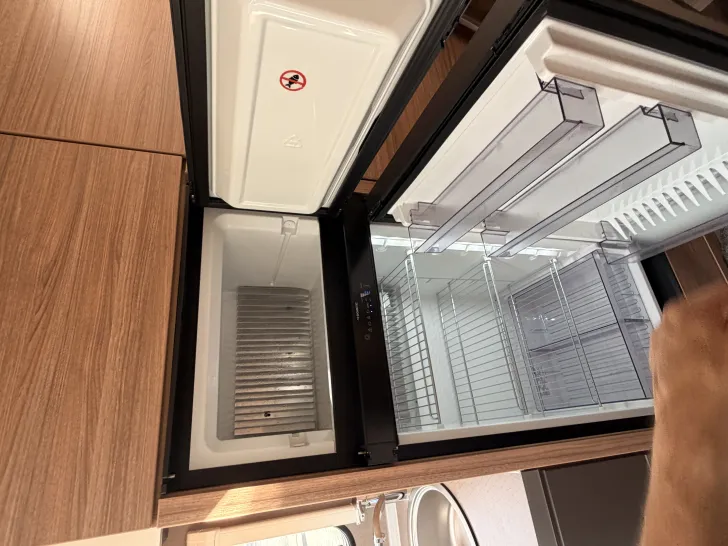 Fahrzeugbild Weinsberg CaraHome 650 DG Automatik Rückfahrkamera Radio #10