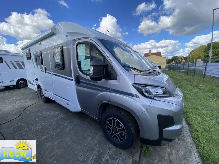 Seitlich Carado VAN 347 PRO+ Automatik + SAT & TV
