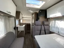 Sicht vorne-hinten Carado VAN 347 PRO+ Automatik + SAT & TV