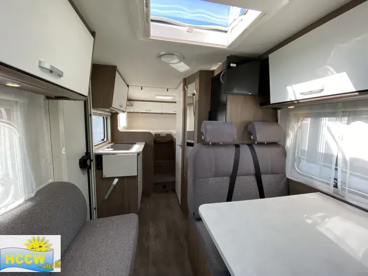 Sicht vorne-hinten Carado VAN 347 PRO+ Automatik + SAT & TV