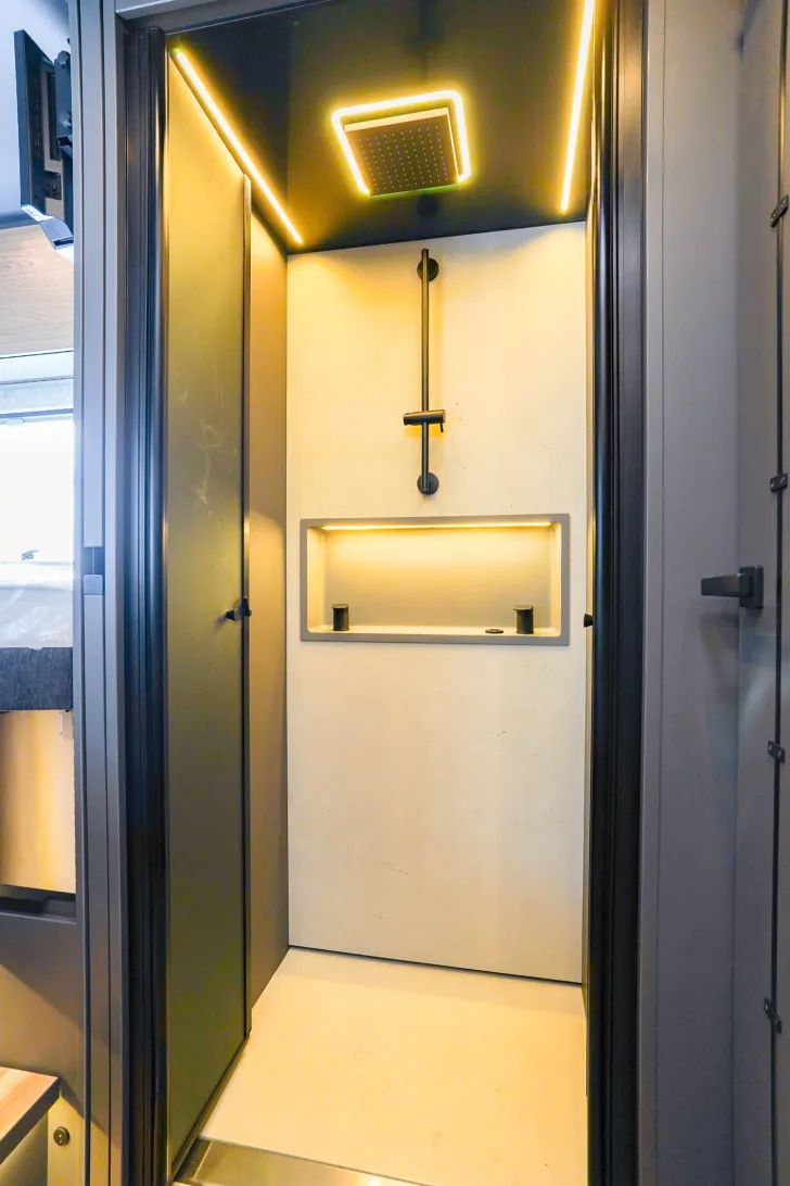 Fahrzeugbild Niesmann + Bischoff Arto 84 *Vor Ort nur zu besichtigen* #14