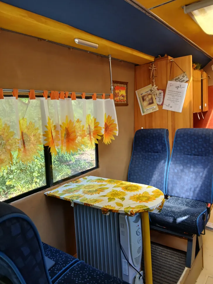 Fahrzeugbild Mercedes-Benz sonstige Von außen mit Sonnenblumen fo #3