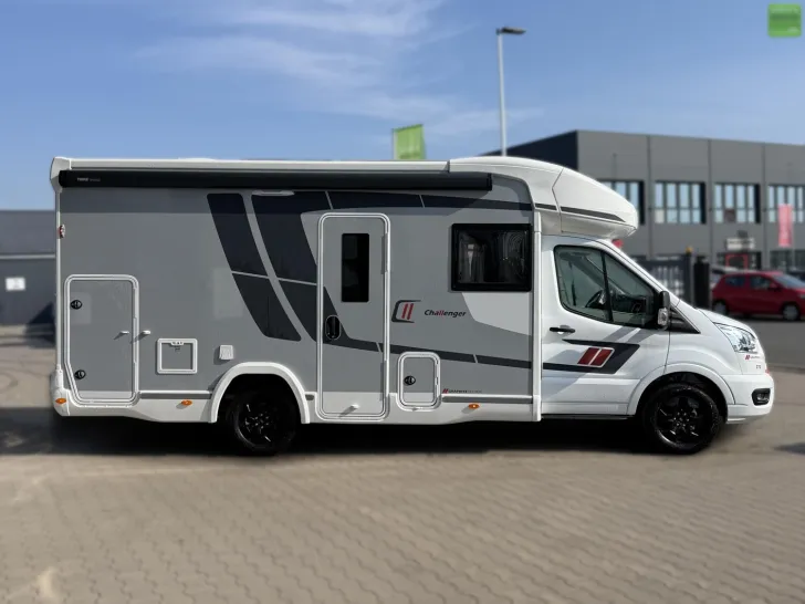 Fahrzeugbild Challenger Teilintegriert Graphite Edition 270 Automatik #3