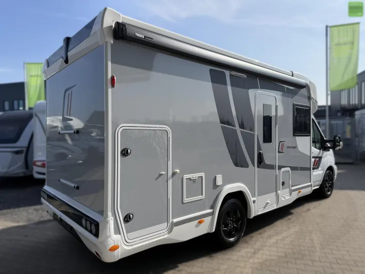 Fahrzeugbild Challenger Teilintegriert Graphite Edition 270 Automatik #4