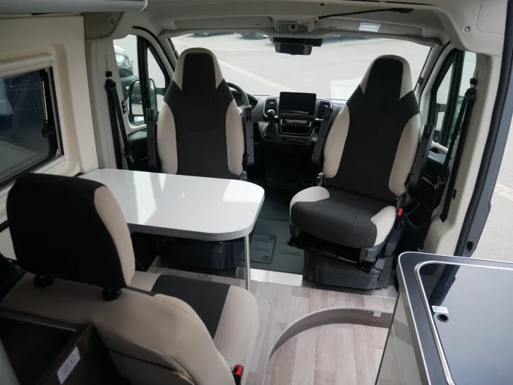 Fahrzeugbild Westfalia Columbus 601 D 140PS #10