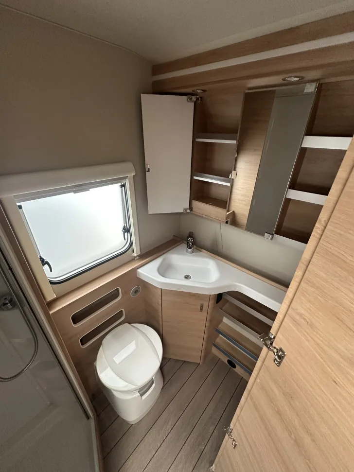 Fahrzeugbild Knaus Südwind 580 QS Black Selection Fußbodenerwärmung #17