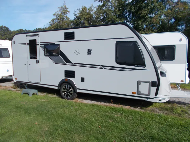 Fahrzeugbild Knaus Südwind 540 FDK Black Selection bis 7 Schlafplätze #7