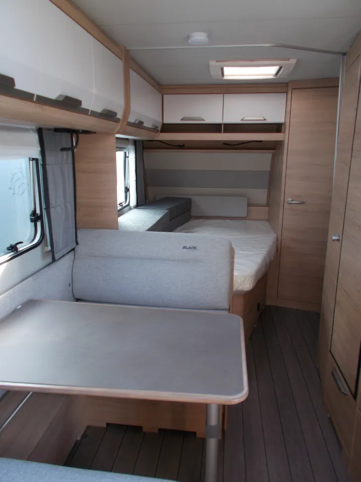 Fahrzeugbild Knaus Südwind 540 FDK Black Selection bis 7 Schlafplätze #12