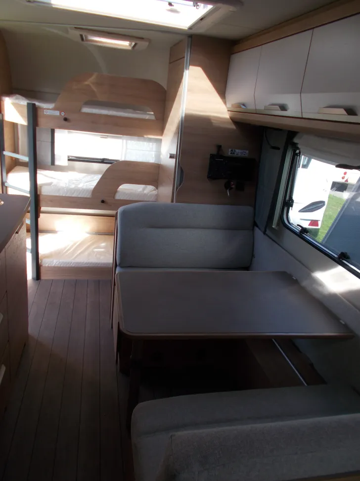 Fahrzeugbild Knaus Südwind 540 FDK Black Selection bis 7 Schlafplätze #13