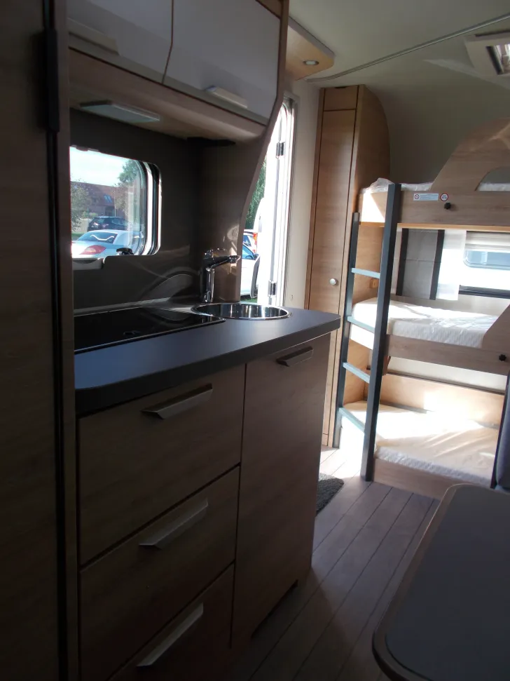Fahrzeugbild Knaus Südwind 540 FDK Black Selection bis 7 Schlafplätze #15