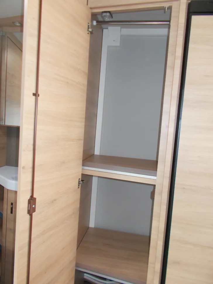 Fahrzeugbild Knaus Südwind 540 FDK Black Selection bis 7 Schlafplätze #16