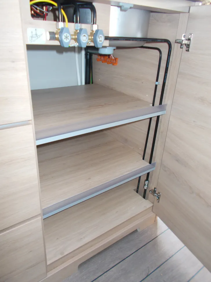 Fahrzeugbild Knaus Südwind 540 FDK Black Selection bis 7 Schlafplätze #22