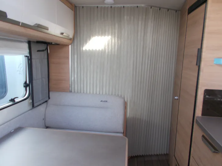 Fahrzeugbild Knaus Südwind 540 FDK Black Selection bis 7 Schlafplätze #27