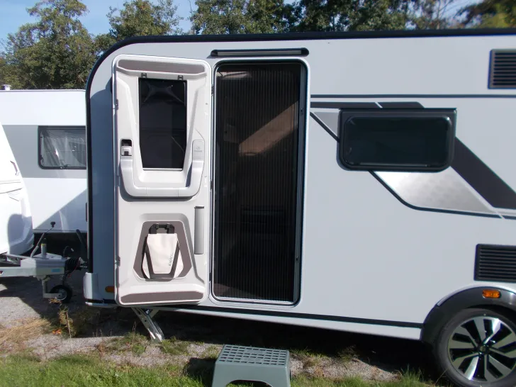 Fahrzeugbild Knaus Südwind 540 FDK Black Selection bis 7 Schlafplätze #30