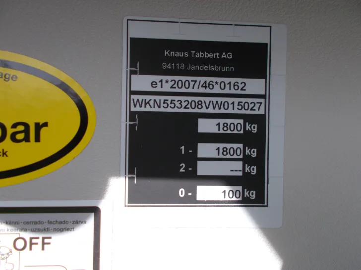 Fahrzeugbild Knaus Südwind 540 FDK Black Selection bis 7 Schlafplätze #33