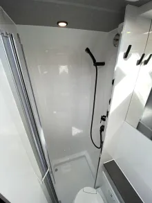 Dusche Hobby ONTOUR T 700 FH