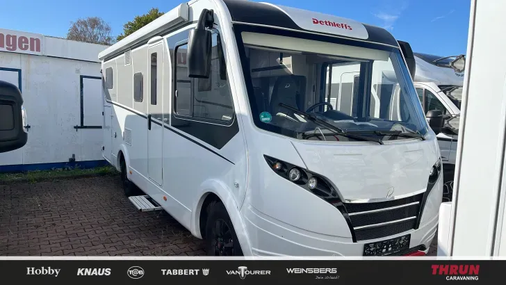 Schräg Vorne Dethleffs Globebus I 6 mit Solar und Sat