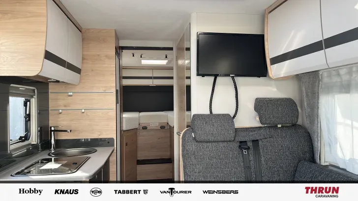 Sicht vorne-hinten Dethleffs Globebus I 6 mit Solar und Sat
