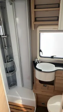 Toilette Dethleffs Globebus I 6 mit Solar und Sat