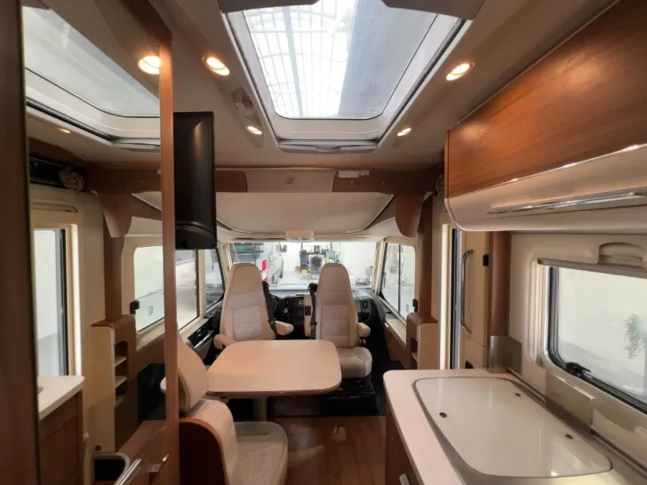 Fahrzeugbild Hymer B 588 DL/Einzelbetten+Hubbett/Solar/2xKlima #9