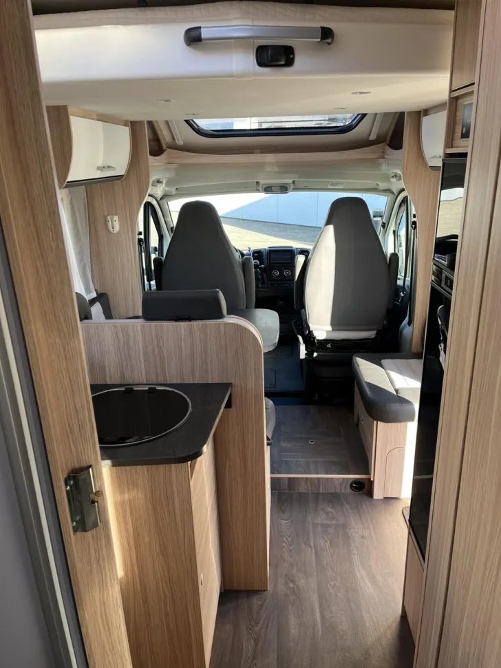 Fahrzeugbild Sunlight T 69L #16