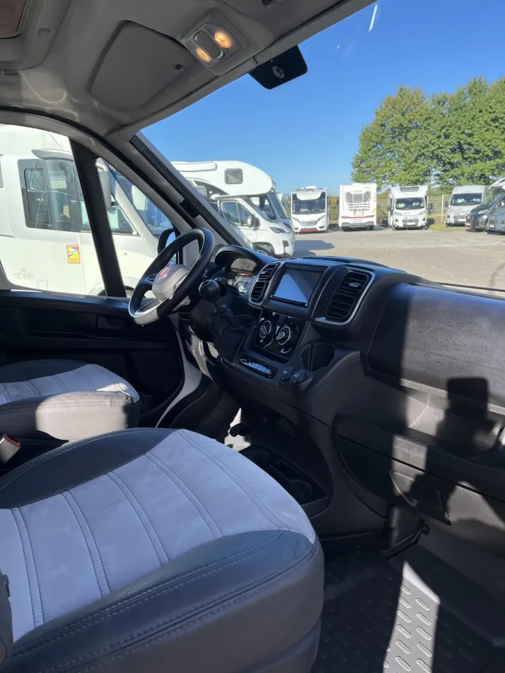 Fahrzeugbild Sunlight T 69L #20