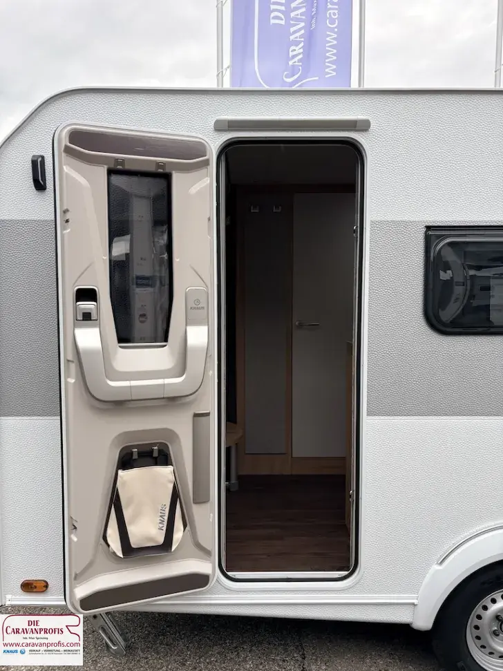Fahrzeugbild Knaus Sport 400 LK 2027 Festbett 1400kg #9