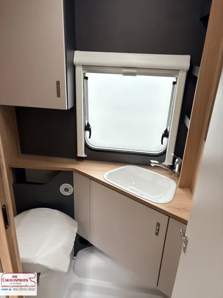 Fahrzeugbild Knaus Sport 400 LK 2027 Festbett 1400kg #11