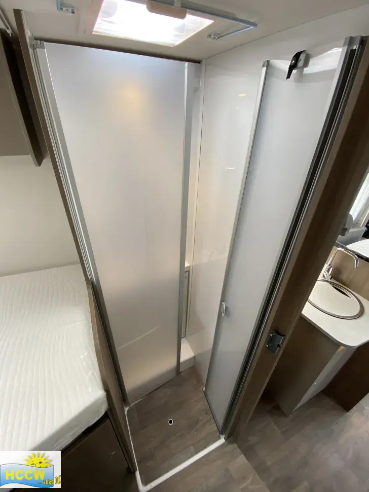 Dusche Carado I 447 Maxi Chassi 180 PS / Automatik